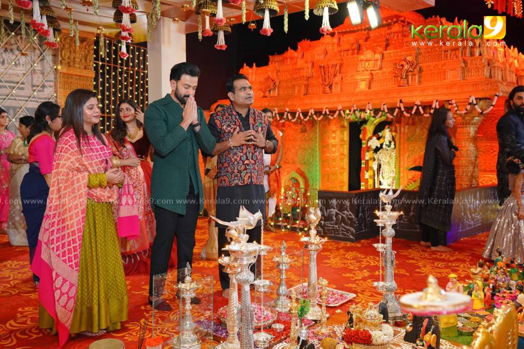 celebrities at kalyanaraman family navratri puja celebration 2022 photos 035