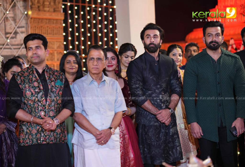celebrities at kalyanaraman family navratri puja celebration 2022 photos 040