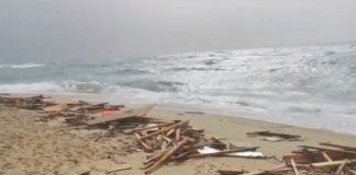 refugee boat capsizes in Italy