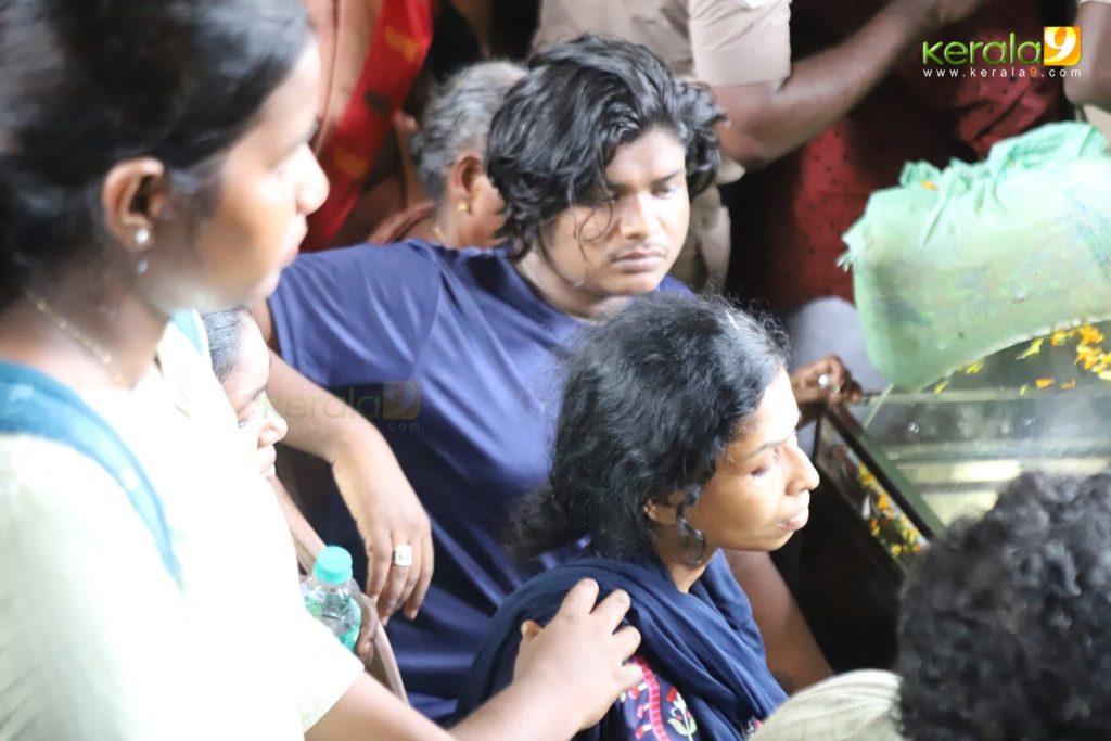 kollam sudhi funeral photos 011