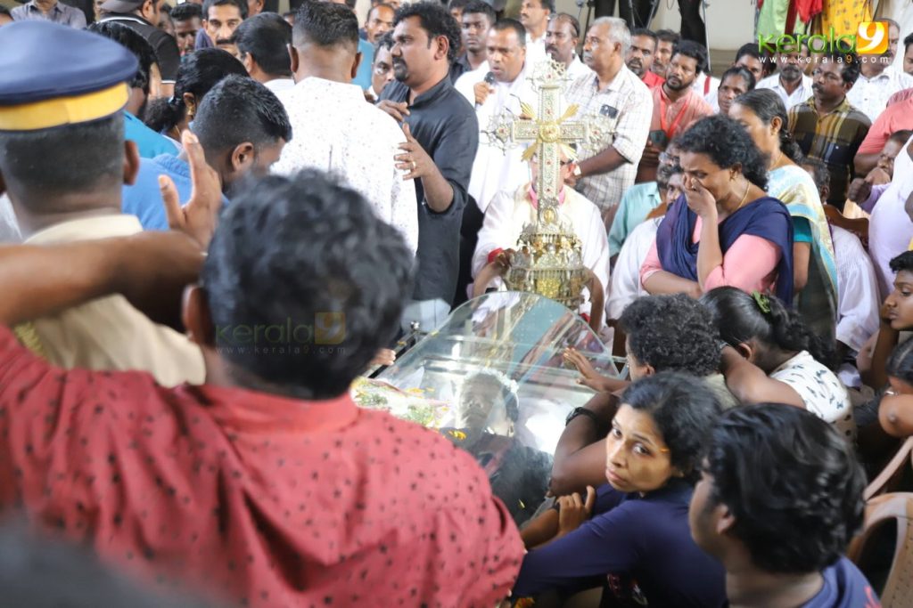 kollam sudhi funeral photos 016