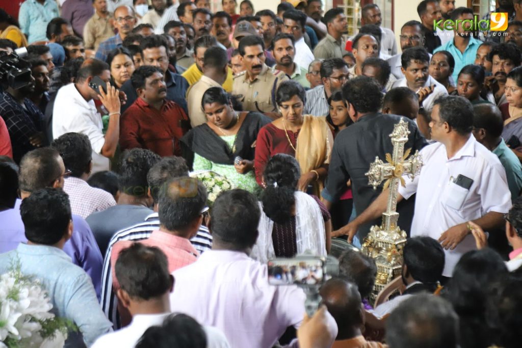 kollam sudhi funeral photos 020