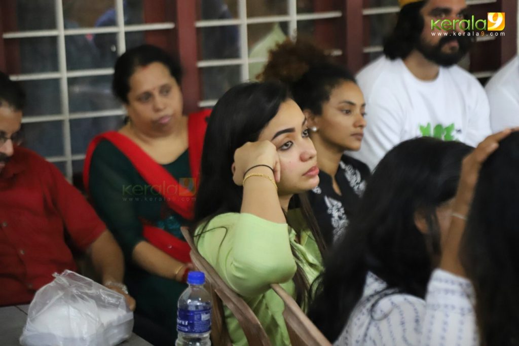 star magic team at kollam sudhi funeral photos 021