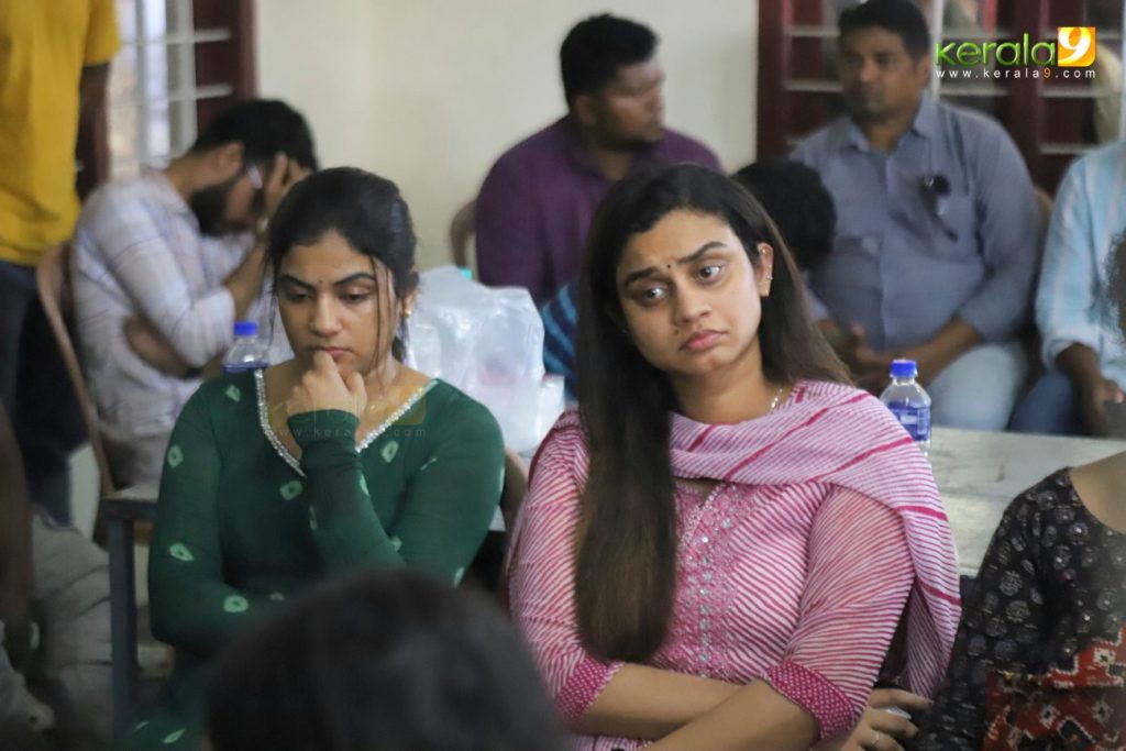 star magic team at kollam sudhi funeral photos 022