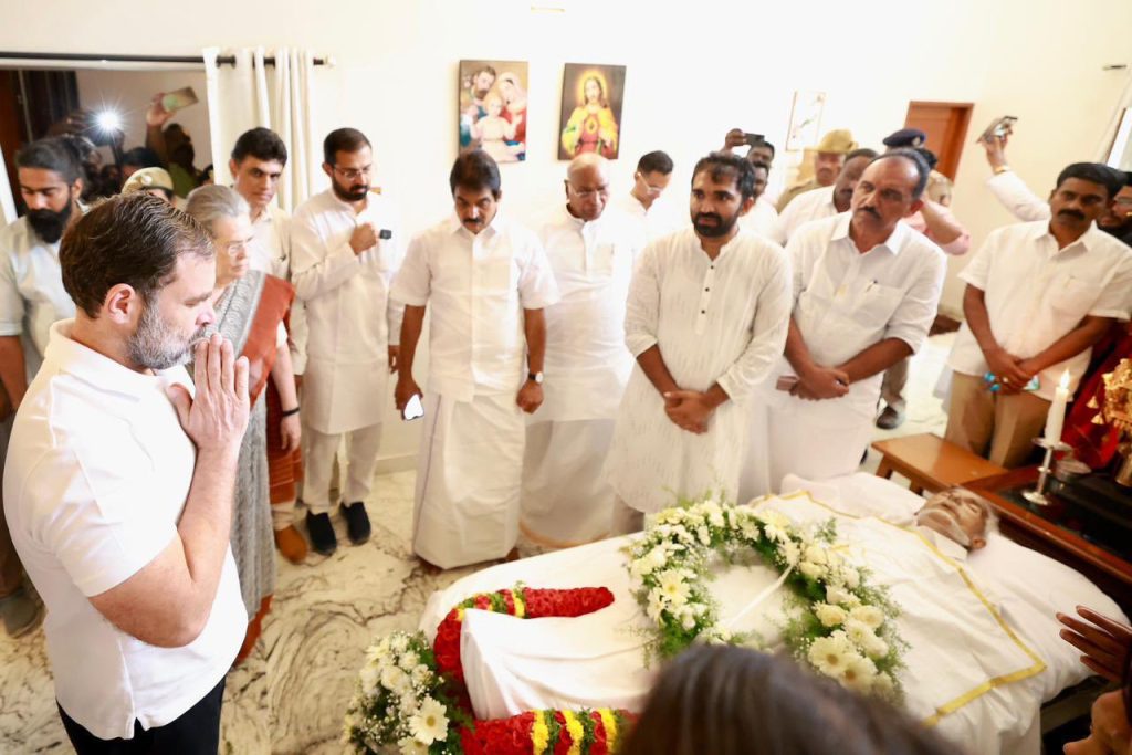 Oommen Chandy Funeral Photos 003