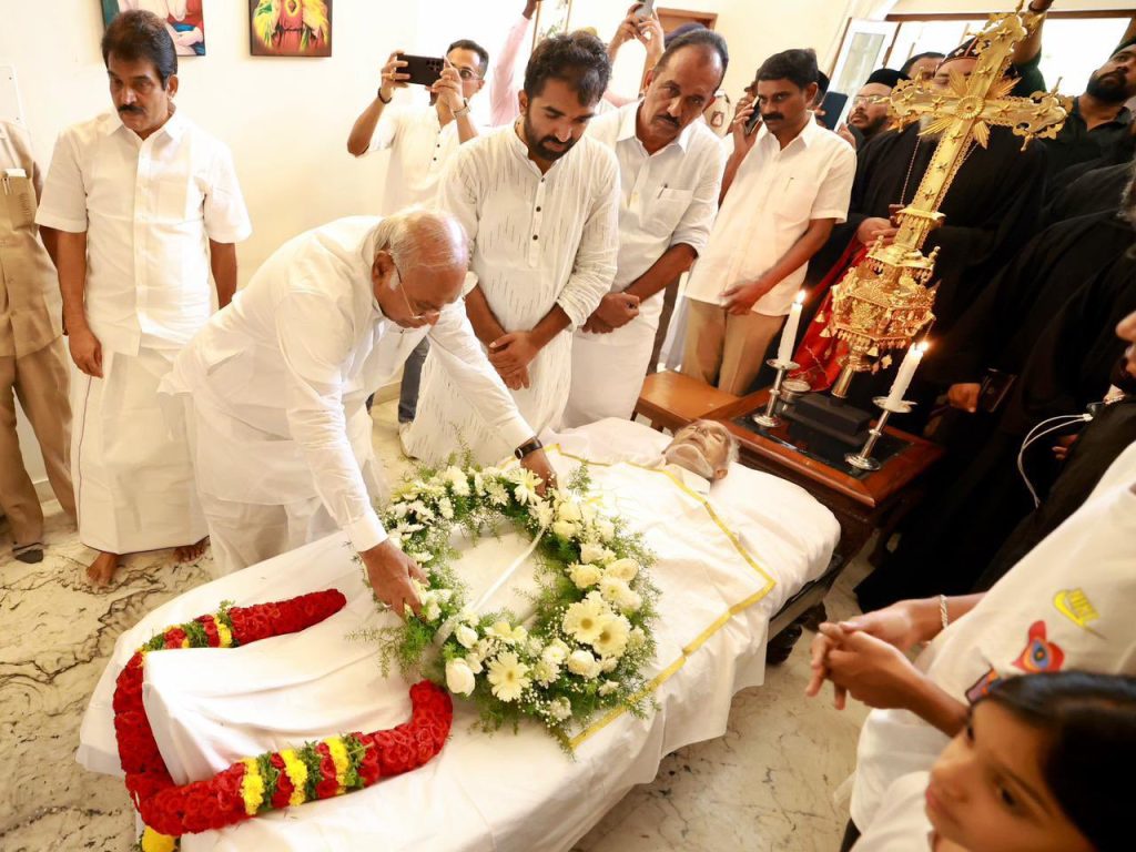 Oommen Chandy Funeral Photos 004