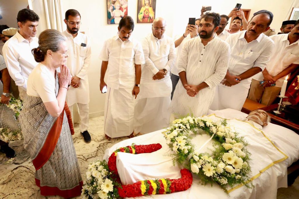 Oommen Chandy Funeral Photos