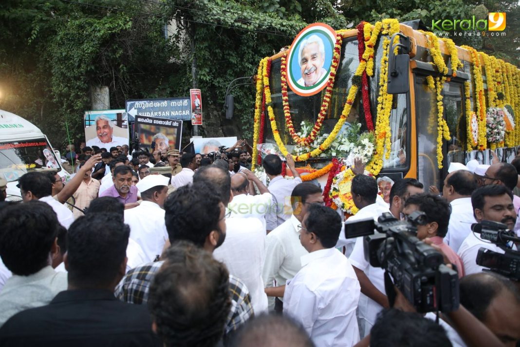 Oommen Chandy Funeral Photos ; Photos show the deep respect that Chandy