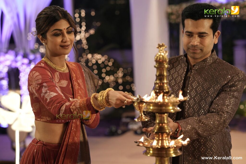 Kalyan Navratri Celebration 2023 Photos: Celebrities Celebrate Kalyan Navratri 2023 in Style 43 Shilpa Shetty at kalyan navratri celebration 2023 photos 104 1