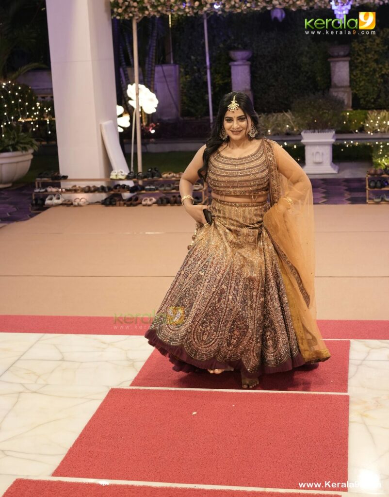 Kalyan Navratri Celebration 2023 Photos: Celebrities Celebrate Kalyan Navratri 2023 in Style 47 anna rajan at kalyan navratri pooja 2023 photos 048