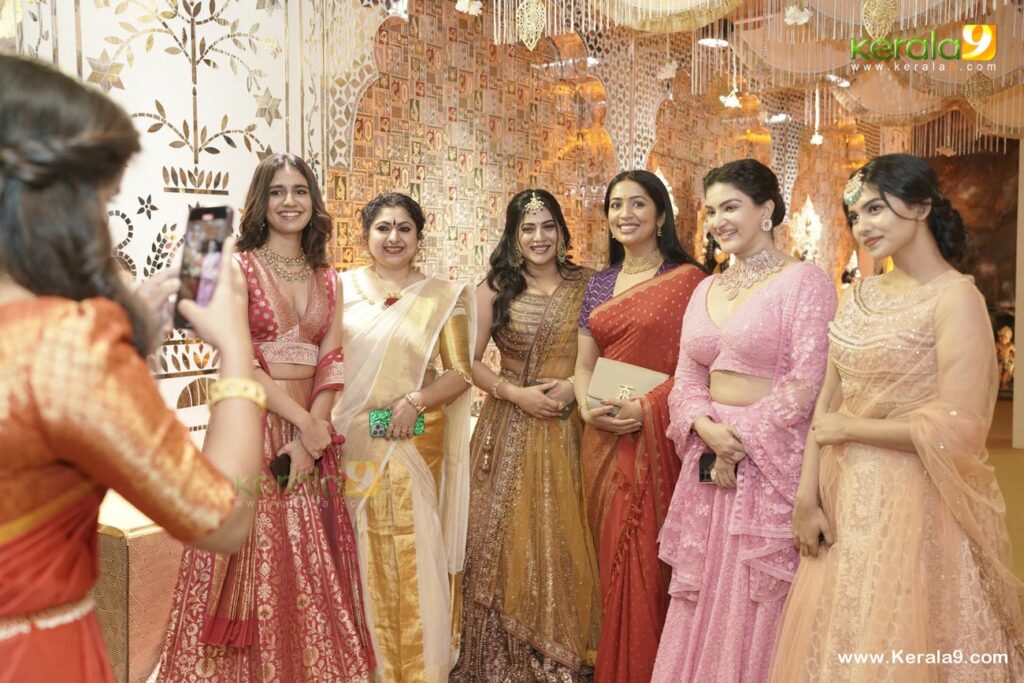 Kalyan Navratri Celebration 2023 Photos: Celebrities Celebrate Kalyan Navratri 2023 in Style 48 honey rose and priya varrier at kalyan navratri celebration 2023 photos 009