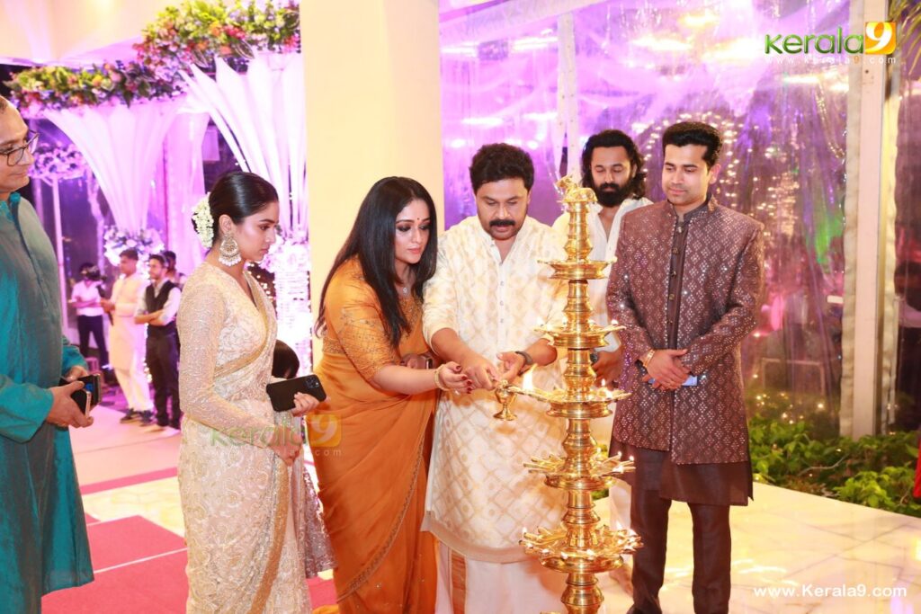 Kalyan Navratri Celebration 2023 Photos: Celebrities Celebrate Kalyan Navratri 2023 in Style 90 kavya madhavan dileep meenakshi at kalyan navratri celebration 2023 photos 024
