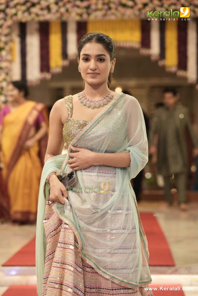 Kalyan Navratri Celebration 2023 Photos: Celebrities Celebrate Kalyan Navratri 2023 in Style 42 saniya iyappan at kalyan navratri celebration 2023 photos 095