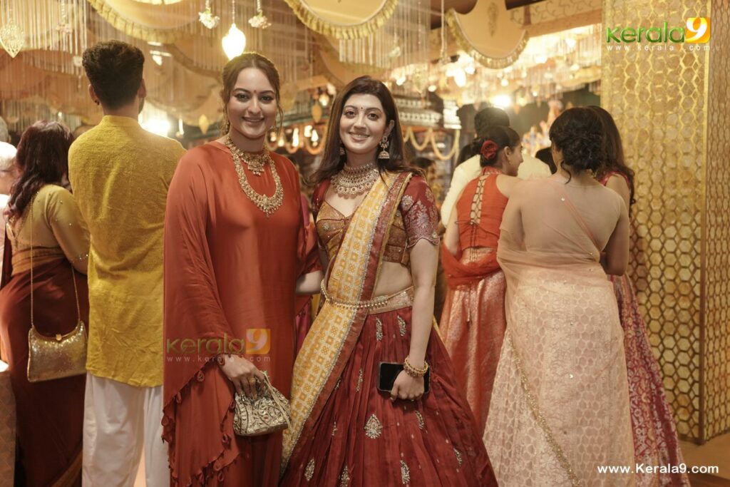 Kalyan Navratri Celebration 2023 Photos: Celebrities Celebrate Kalyan Navratri 2023 in Style 44 sonakshi sinha at kalyan navratri celebration 2023 photos 008 1
