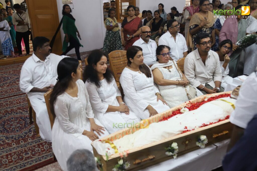 meera jasmine father church funeral photos 019