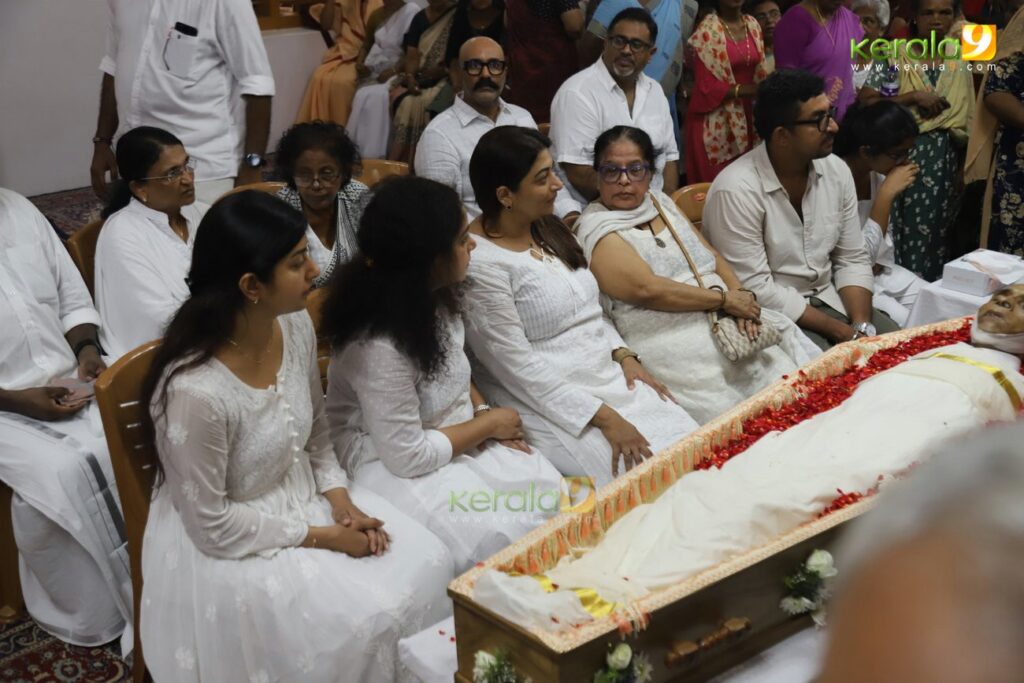 meera jasmine father church funeral photos 020