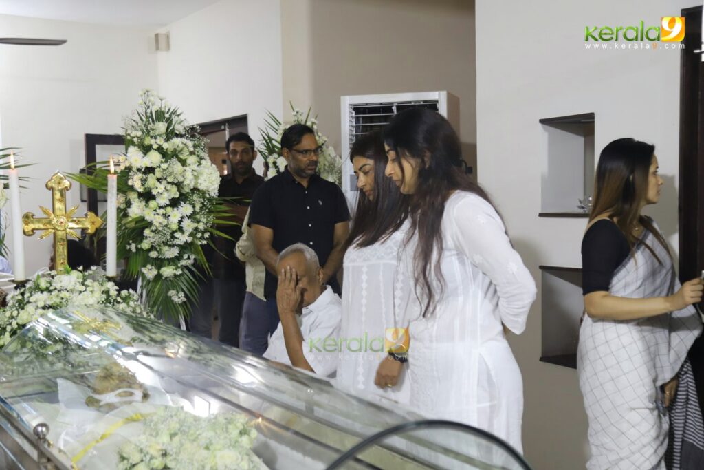 meera jasmine father funeral photos 001