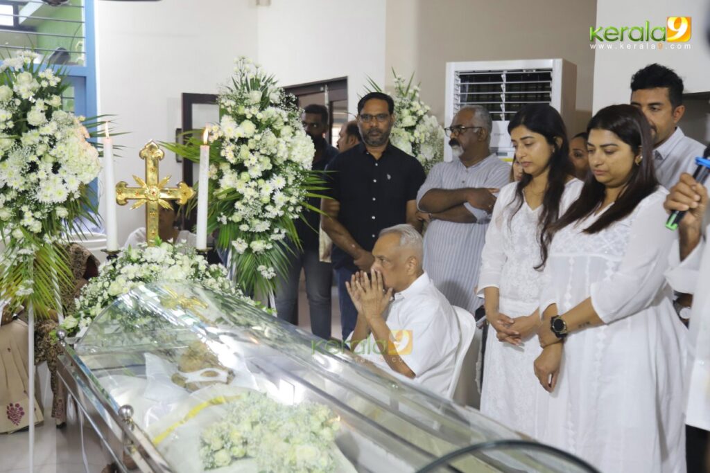 meera jasmine father funeral photos 009