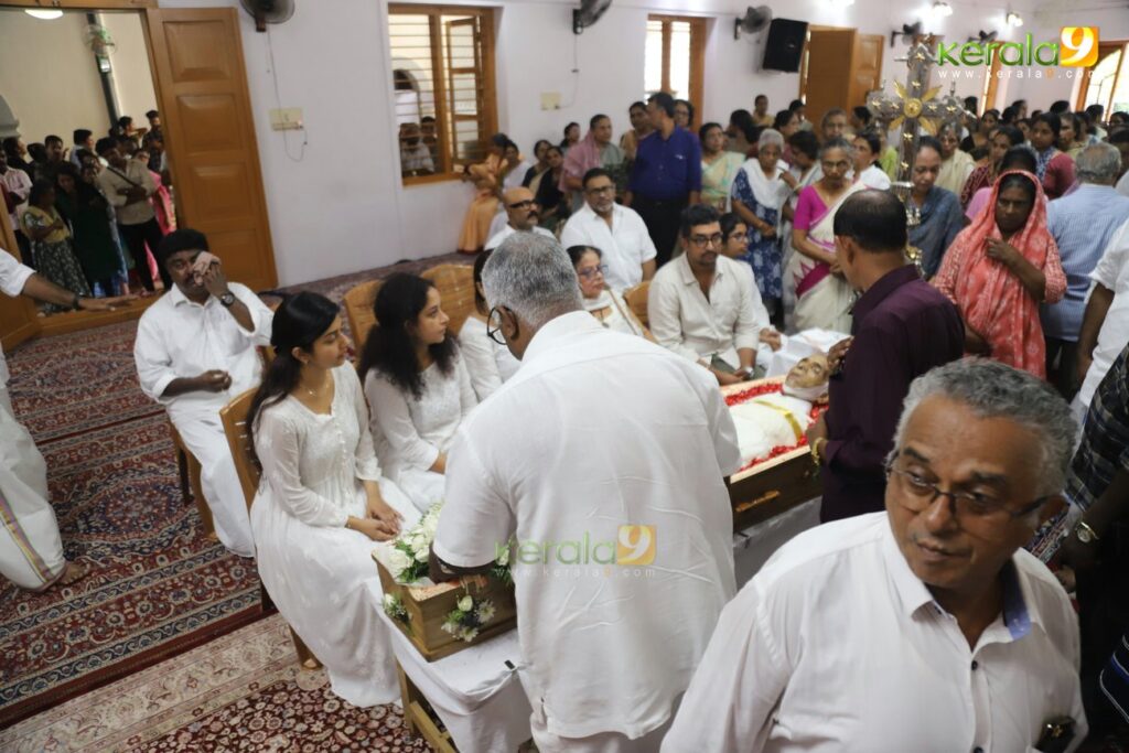 meera jasmine father funeral photos 018