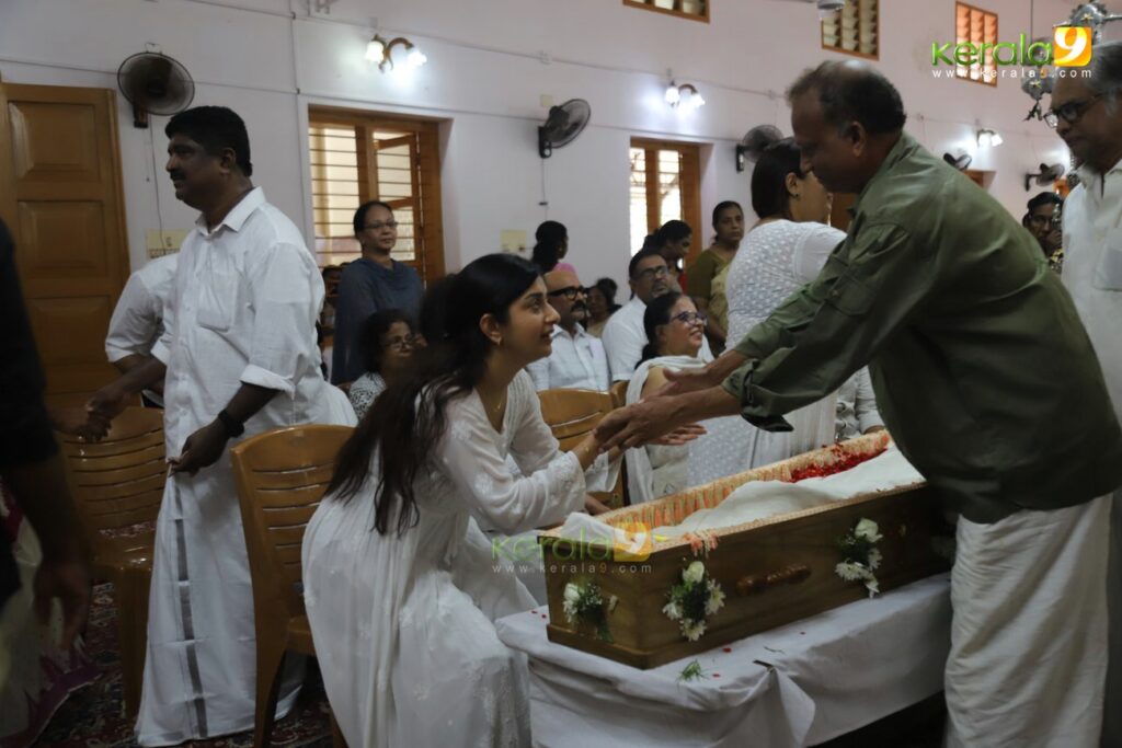 meera jasmine father funeral photos 023