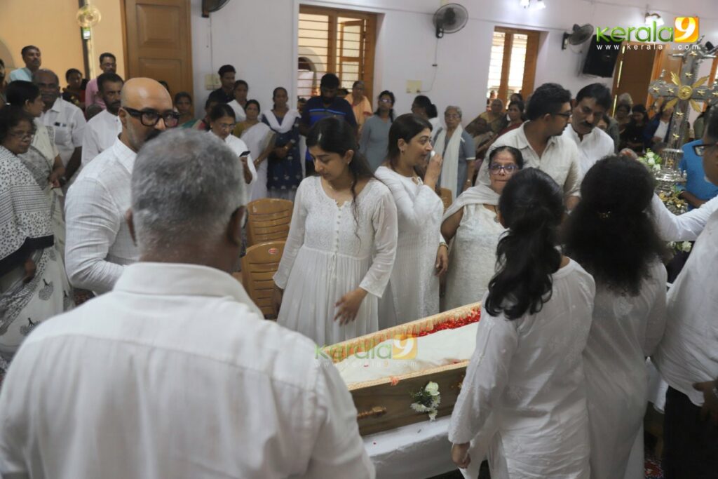 meera jasmine father funeral photos 027