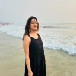aditi ravi in beach beachwear photos.ravi (5)