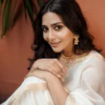 aishwarya lekshmi in kerala dhavani set with traditional ornaments look photos 004