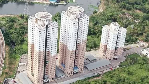 Two towers of military flats in Vyttila should be demolished - Kerala9.com Two towers of military flats in Vyttila should be demolished