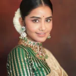 anupama parameswaran latest photos in green blouse matching saree 003