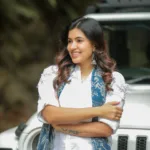 anju kurian in blue jeans with white shirt style ideas photos-001