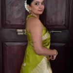 anna ben in green saree with hair style ideas photos-001