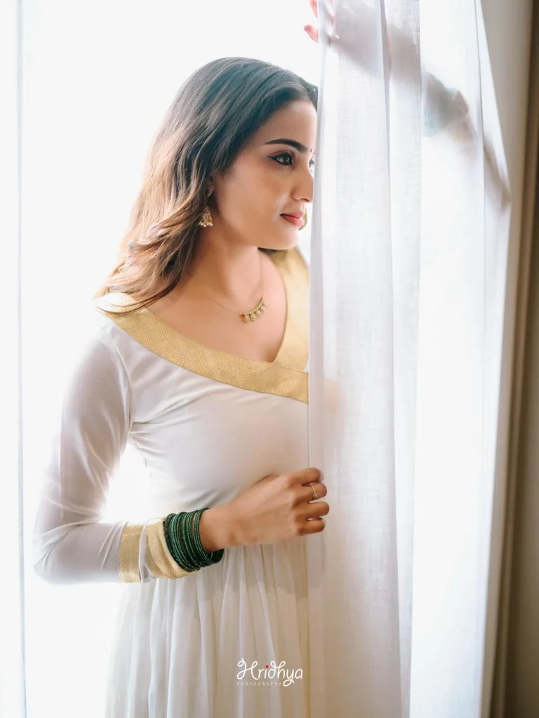 actress aditi ravi onam 2025 dress style photos 001