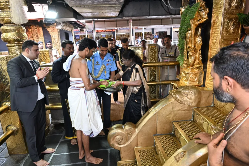 President Droupadi Murmu at Sabarimala photos 003