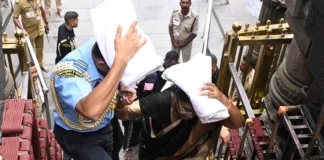 President Droupadi Murmu at Sabarimala photos 004