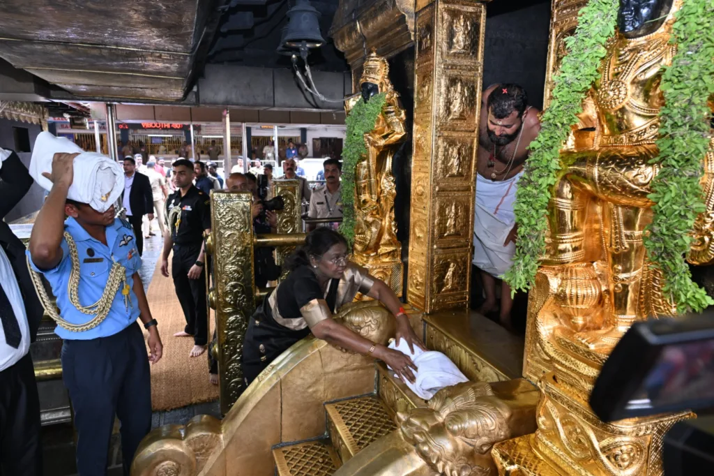 President Droupadi Murmu at Sabarimala photos