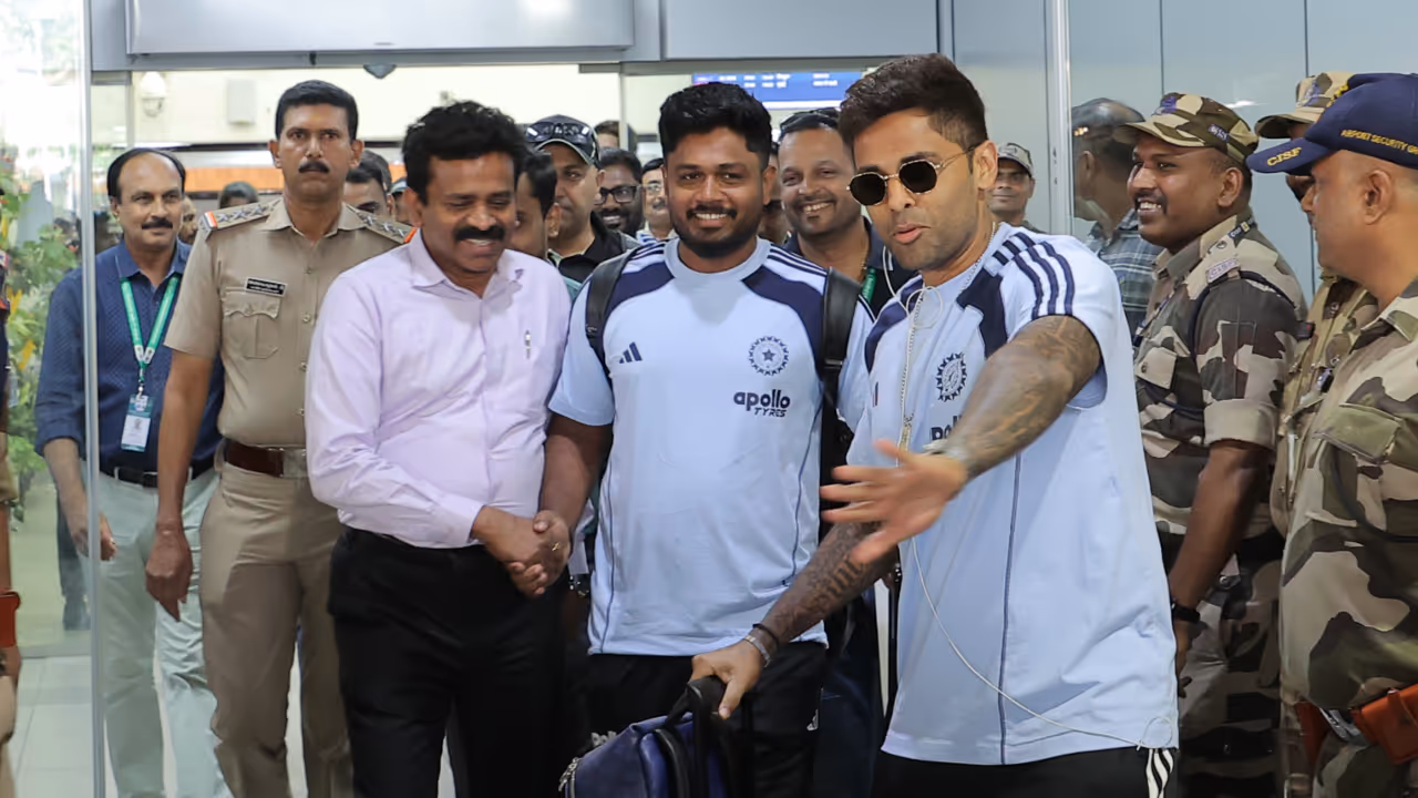 Sanju Samson outside Thiruvananthapuram Airport Pic : AsianetNews