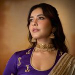 raashi khanna in silver tissue saree with contrast violet blouse photos-007