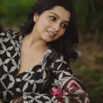 niranjana anoop in simple frock style design photos-001