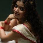 anna ben in kerala traditional dress and ornaments with kerala traditional makeup look photos