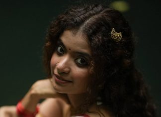 Anna Ben Nayarambalam anna ben in kerala traditional dress and ornaments with kerala traditional makeup look photos