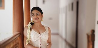 15+ Celebrity-Inspired Onam Outfit & Jewellery Ideas Photos From Classic Kasavu to Onam Salwar Set celebrities onam outfit ideas bye Felicia Designs actress esther anil