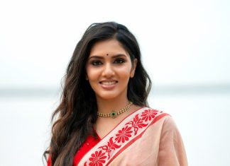 Gayathri r suresh gayathri suresh in beige cotton saree with red floral embroidery along the border photos