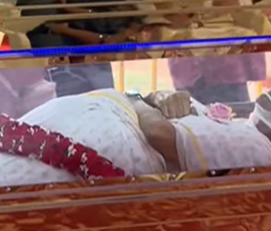 Legendary Playback Singer S. Janaki Cremated with Full State Honours; Granddaughter Performs Last Rites