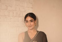 kalyani song actress saniya iyappan in black saree photos