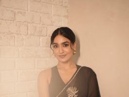 Saniya Iyappan kalyani song actress saniya iyappan in black saree photos