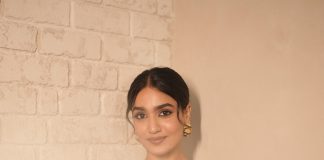 Saniya Iyappan kalyani song actress saniya iyappan in black saree photos