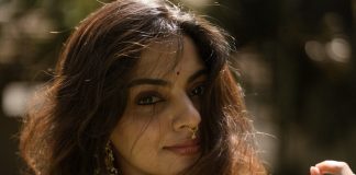 Nikhila Vimal nikhila vimal in check printed blouse for kerala saree pics