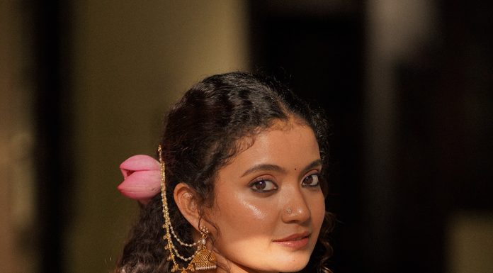 10 Trending Onam Saree Pose Ideas Inspired by South Indian Celebrities Side profile candid glance in traditional Kerala saree