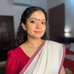 anna ben in red simple kara set and mundu kerala traditional dress and makeup pics