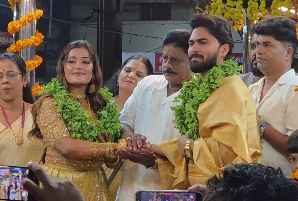 bigg boss Anumol wedding photo